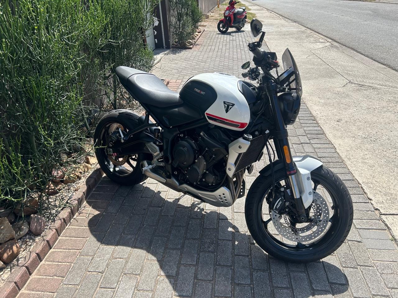 2021 Triumph Trident 660 - Image 2