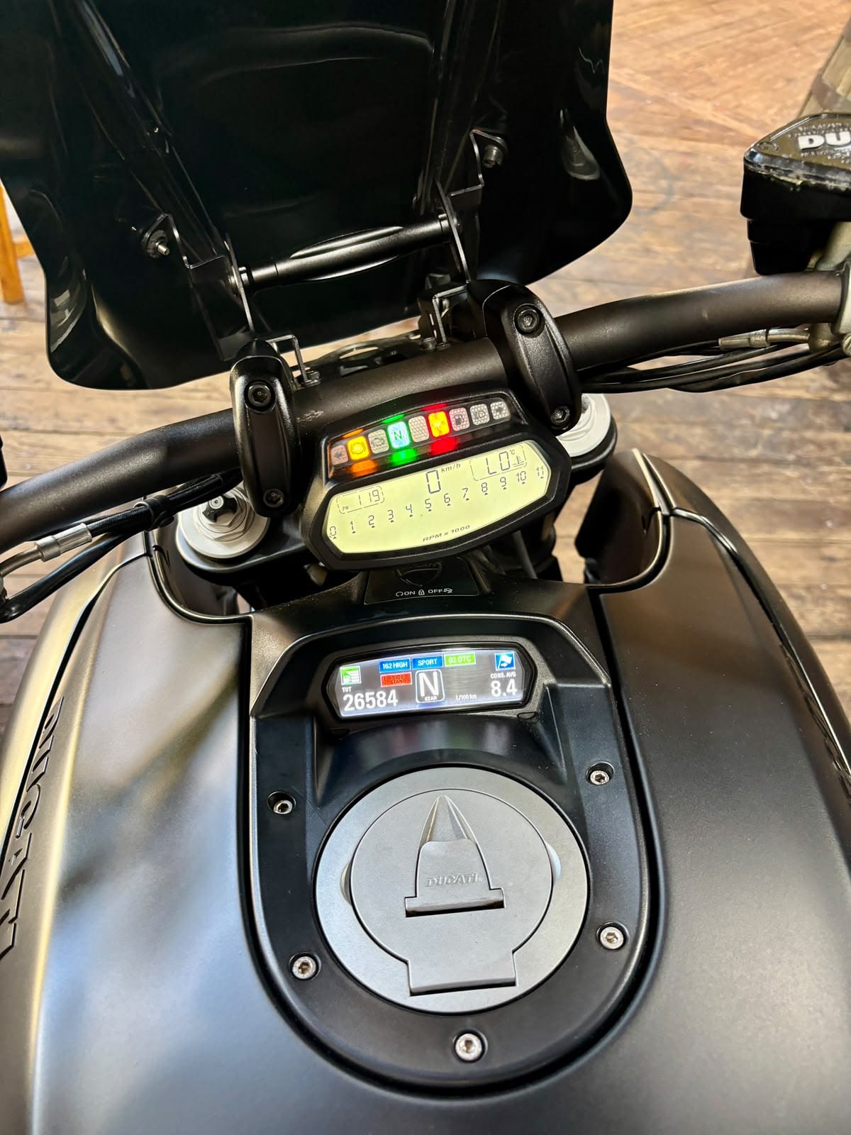 2018 Ducati Diavel Dark - Image 2